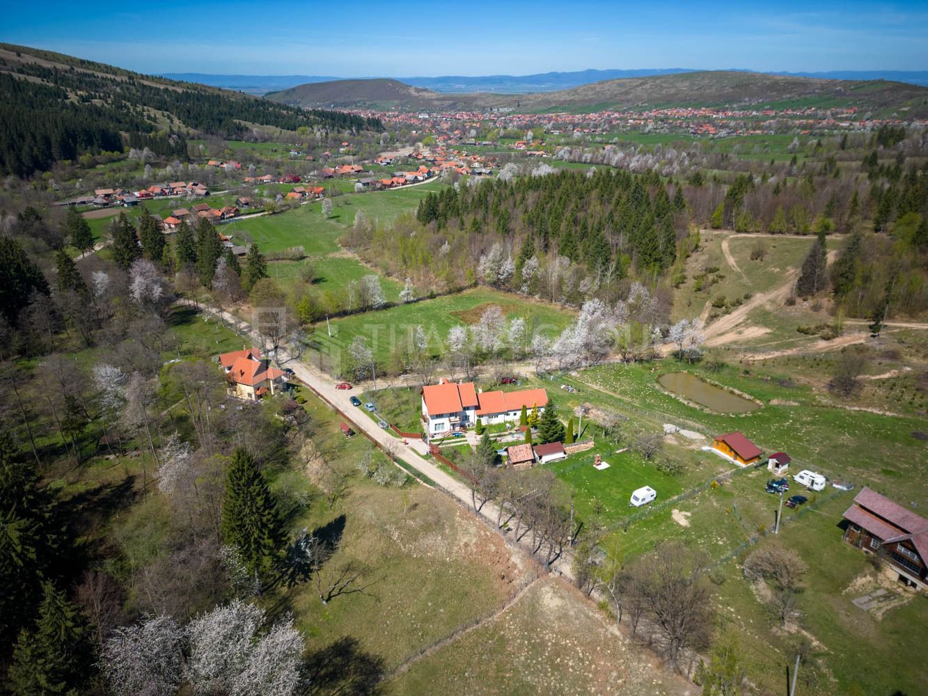 Teren intravilan, pretabil pentru casa de vacanta, 2000 mp - Poză 14