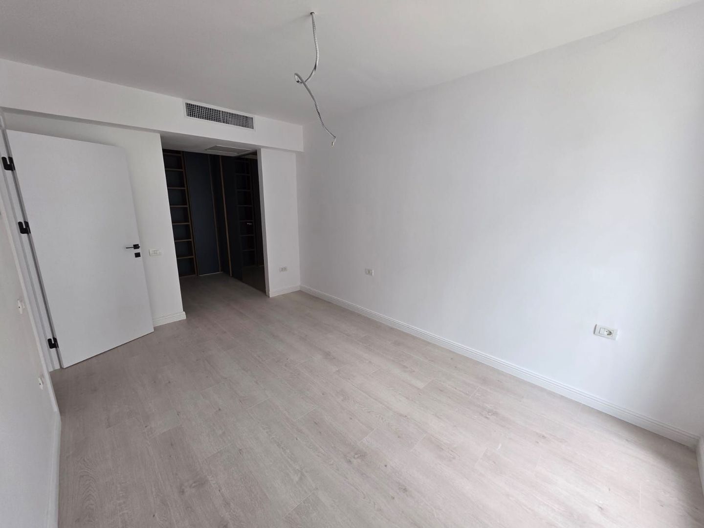 Apartament 2 camere | 62.9 mp | Complex MTM Pipera | Dressing generos - Poză 7