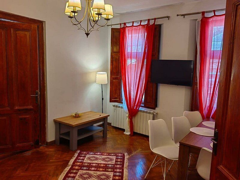 Casa cu doua camere, mobilata si utilata, zona centrala - Poză 6