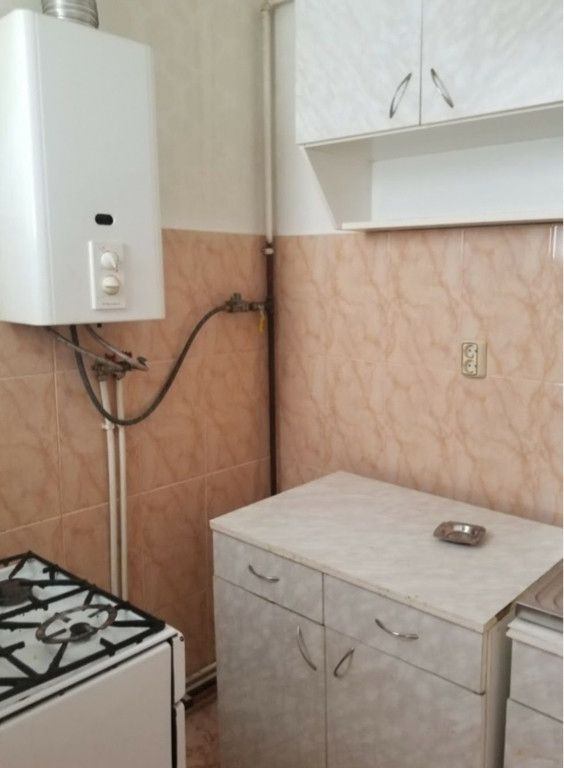 Ag BRASADAS vinde garsonieră la etajul 2 pe Ostrovului. - Poză 2