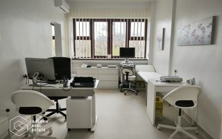 Cabinet medical ultracentral, renovat recent în Policlinica Municipala - Poză 1