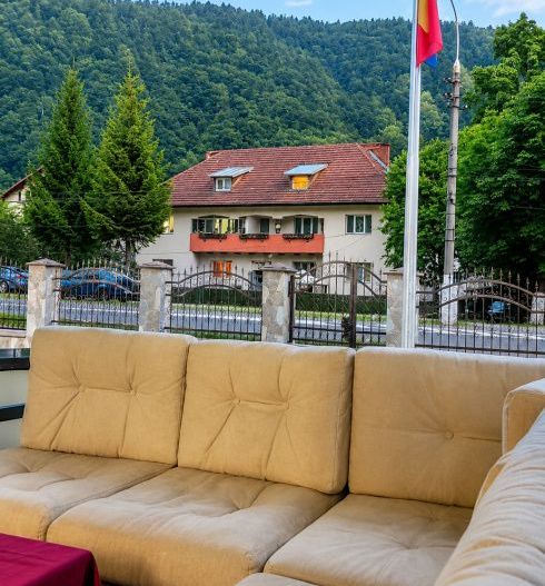 Pensiune Busteni, 14 camere, teren 900 mp, zona Libertatii, Acceptam Rate - Poză 10