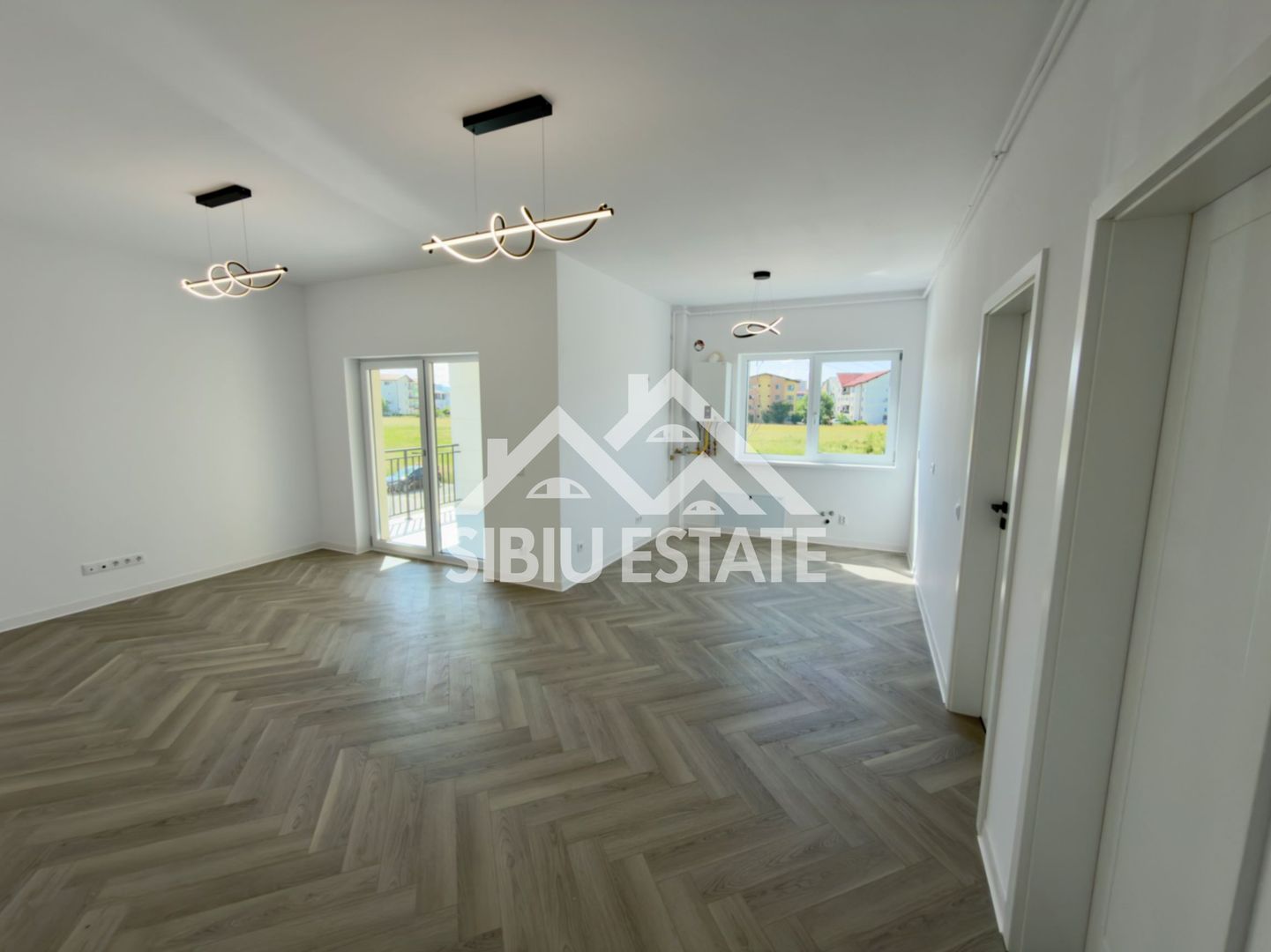 Apartament cu 3 camere,boxa depozit, Finisat La Cheie te muti imediat - Poză 1