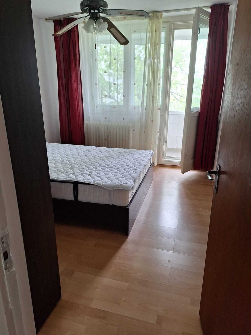 Închiriere Apartament cu 3 camere Titan, langa metrou 1 Decembrie, renovat - Poză 3