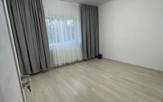 De vanzare apartament cu 3 camere, Piata mare - Poză 3