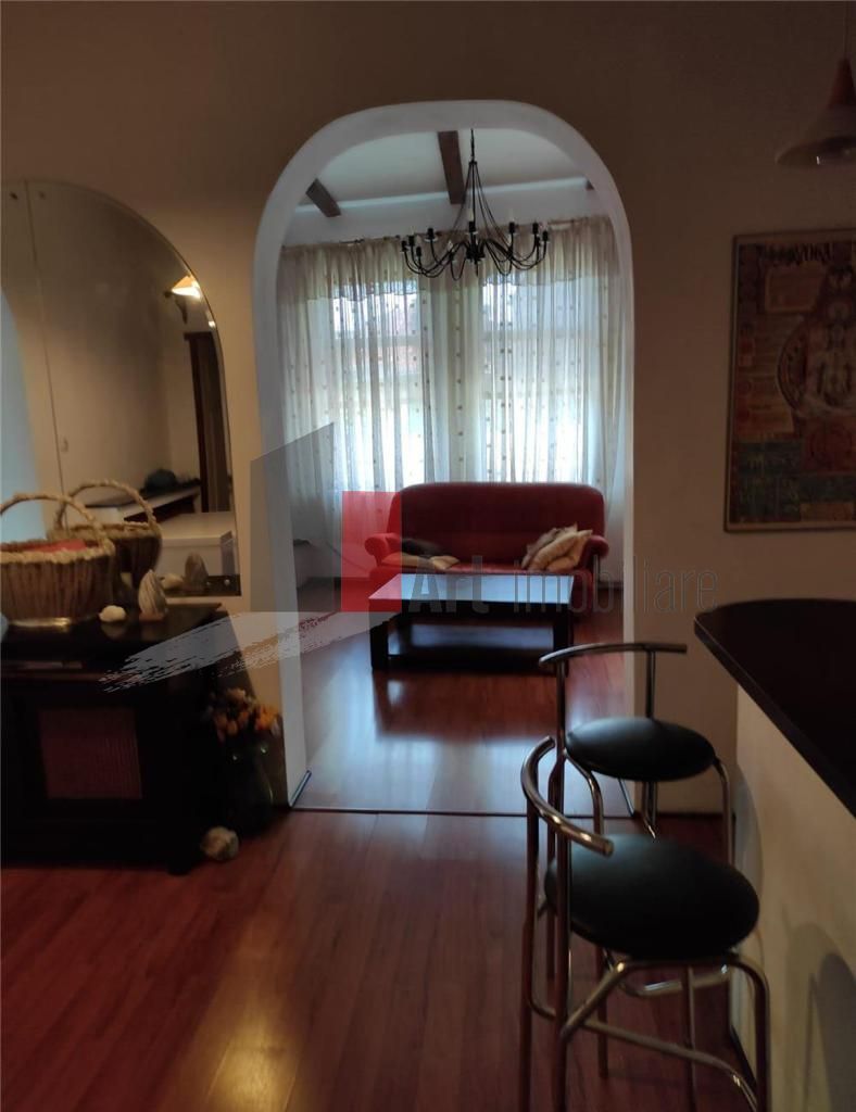 Apartament in vila la etajul 1 intre Romana si P-ta Victoriei - Poză 3