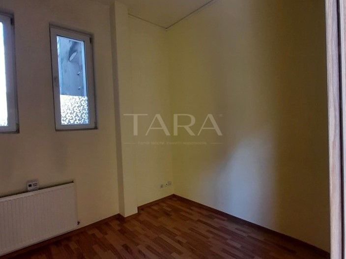 De vanzare apartament cu 3 camere in zona Centrala - Poză 4