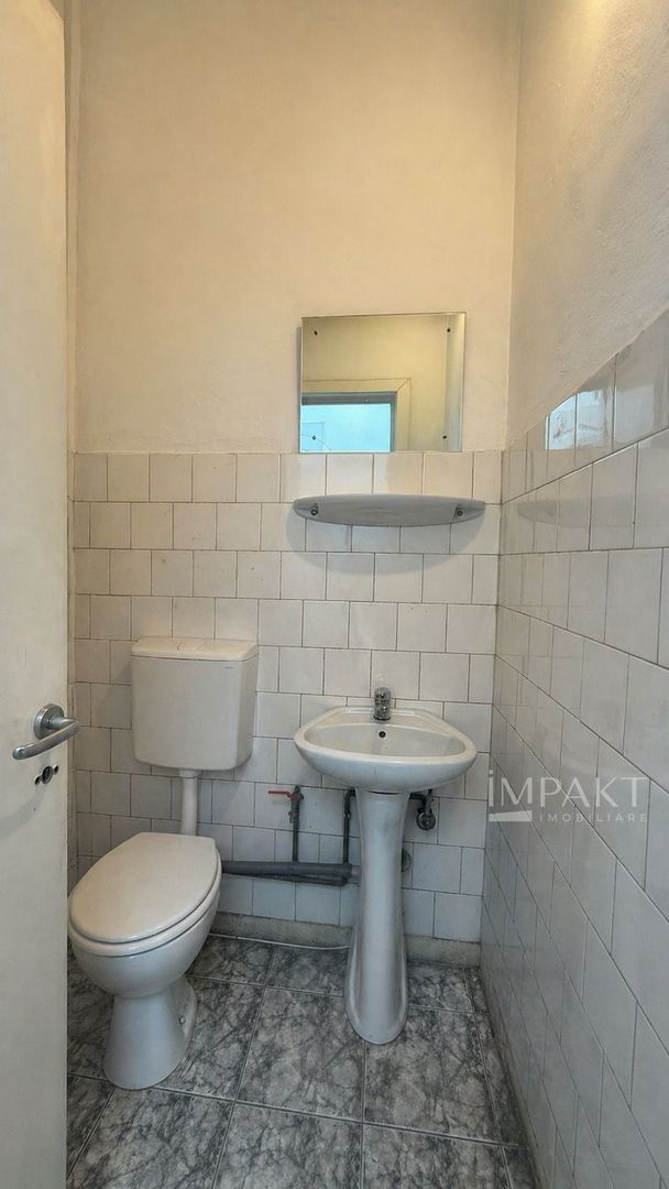 Spatiu comercial cu vitrina generoasa aproape de centru - Poză 5