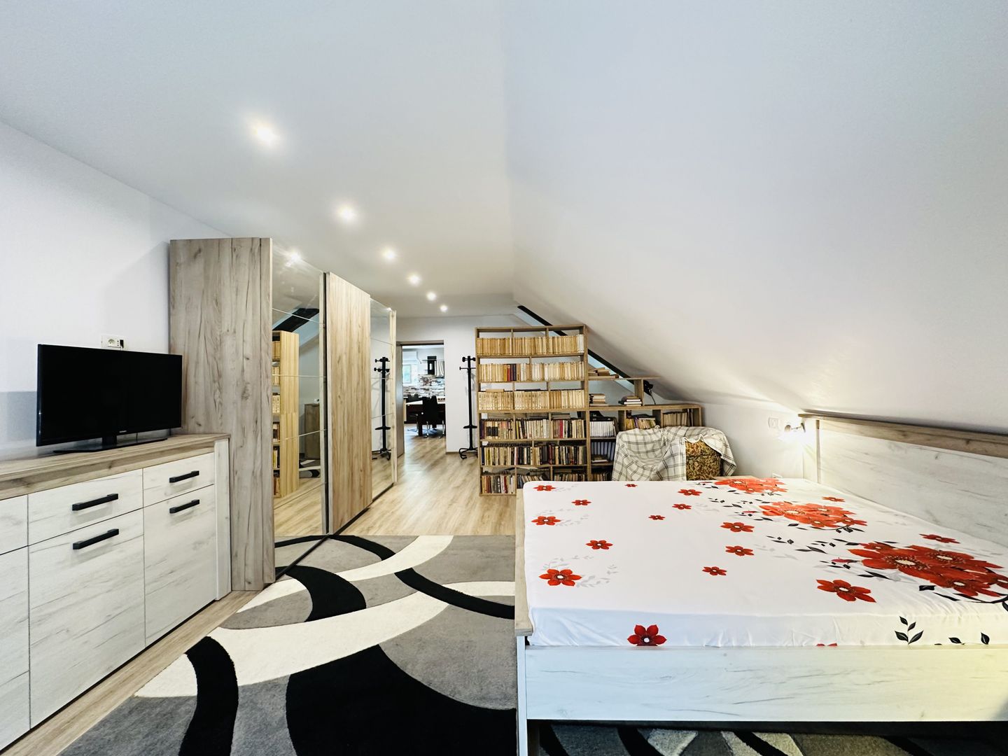 Apartament spatios cu 2 camere, in Vila apartamentata - Take Ionescu - Poză 6