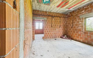 Casă la roșu, P+1, în localitatea Beliu, Arad - Poză 6