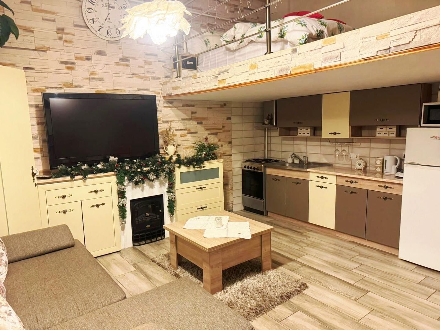 Studio renovat mobilat si utilat,Brasov,centrul istoric - Poză 1