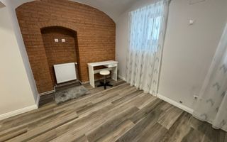 Apartament cu 2 camere, 45mp, Zona Central - Poză 2