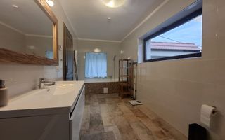 Casă complet renovată de vânzare în Amnaș – la doar 25 km de Sibiu! - Poză 7