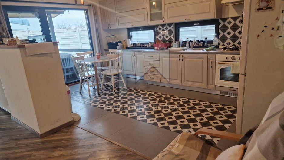 Vanzare Casa Individuala cu 700mp teren - Stefanestii De Sus - Poză 7