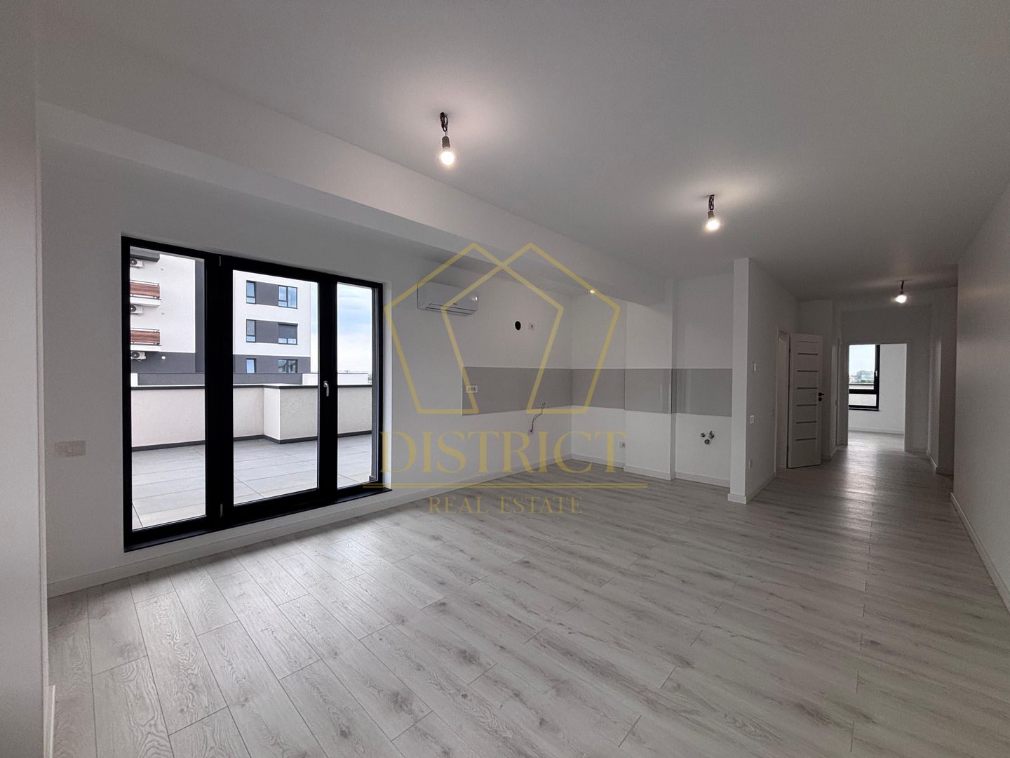 COM 0% Apartament finalizat cu 2 camere, terasa 91 mp | Torontalului - Poză 1