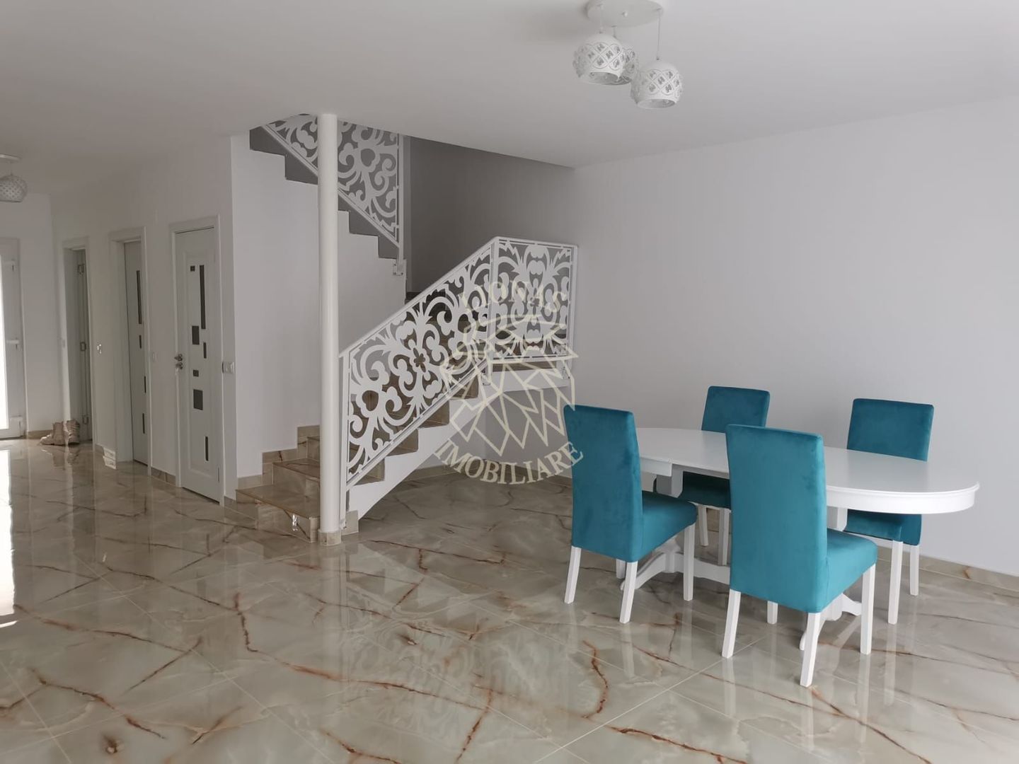 Casa de inchiriat 4 camere 180 mp-curte-Zona Hotel Diana - Poză 4