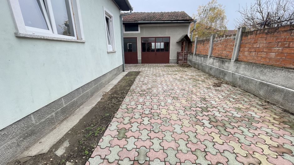 Casa de vanzare in zona Mehala - Poză 1