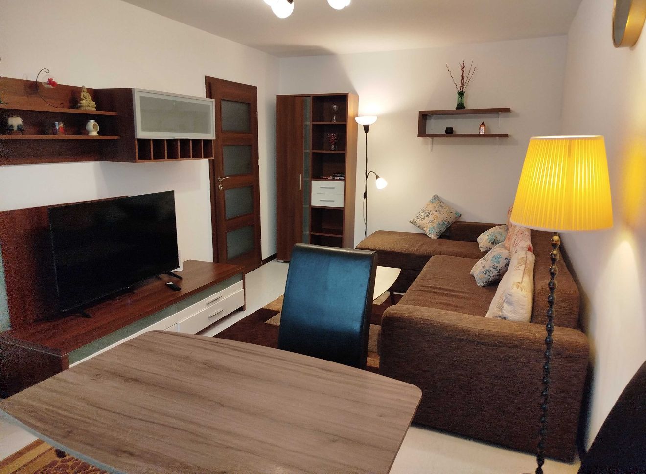 AP. 2 CAMERE TEI RENOVAT, MOBILAT/UTILAT MODER, BUCATARIE INCHISA. - Poză 2