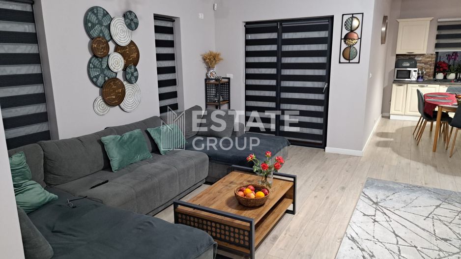 Duplex cu 5 camere despartit prin garaj in Dumbravita - Poză 1