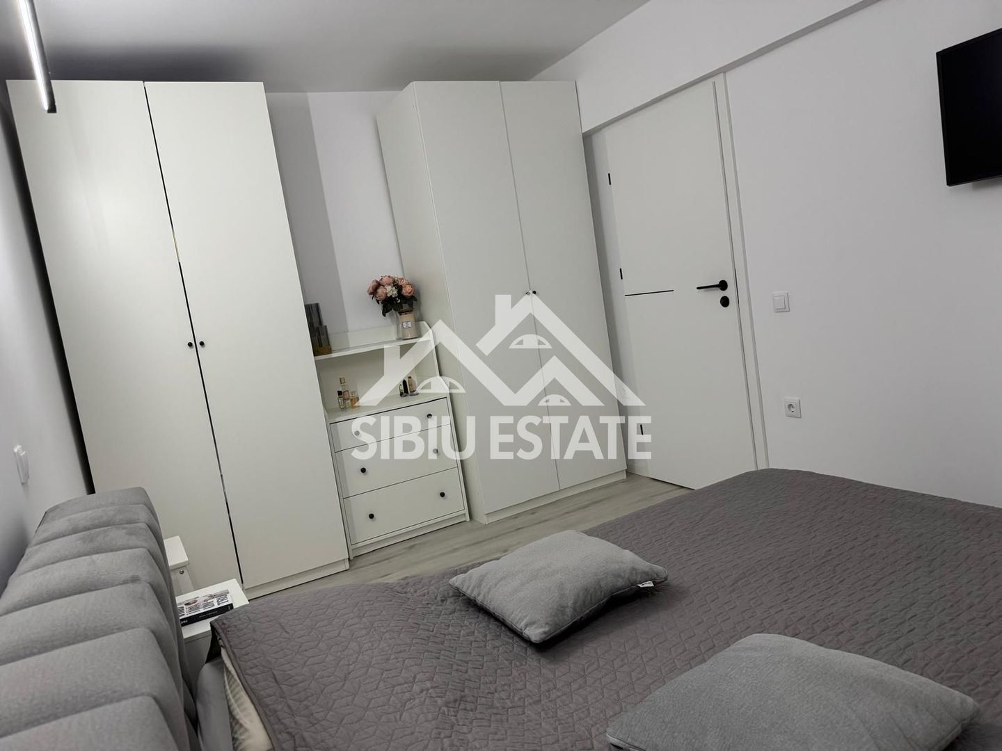 Apartament 3 camere 2 bai, pivita recent renovat-in Sibiu M.Viteazul - Poză 15