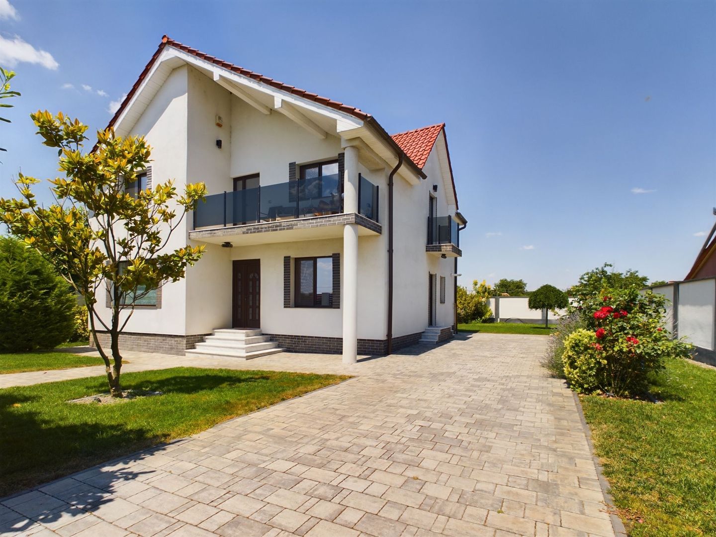 Vilă modernă cu 5 camere în Curtici - Poză 1