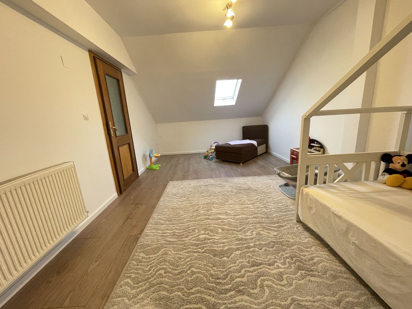 Casa spatioasa cu spatiu de relaxare-zona Blascovici - Poză 16