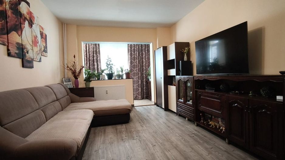 Apartament 3 camere de vanzare, Lacul Tei - Poză 2