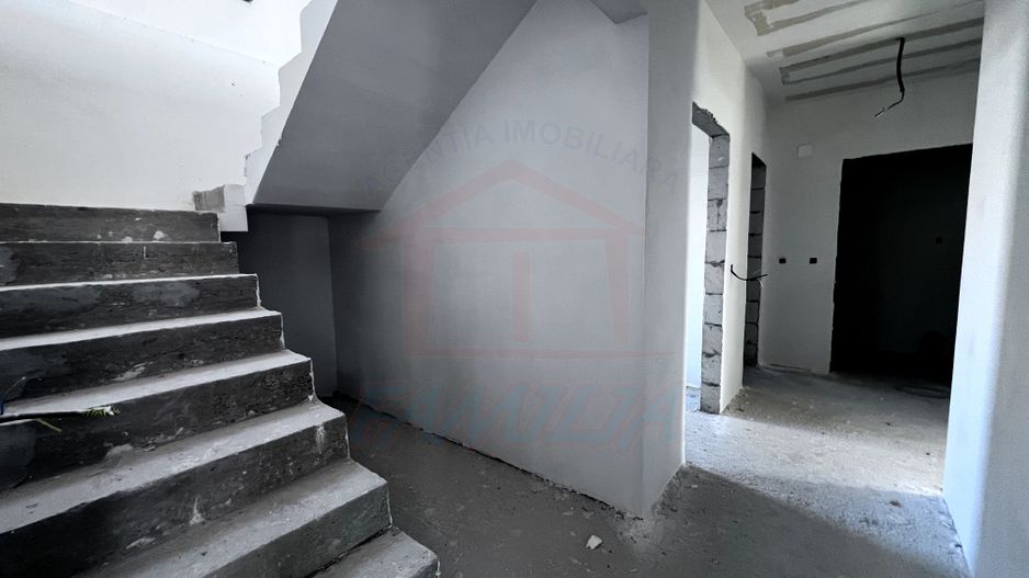 Vanzare casa P+M in Sendreni( in spatele Primariei), pret 99 000 euro - Poză 19