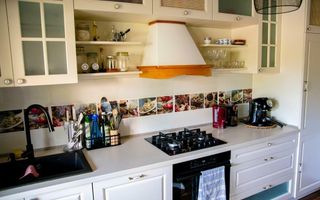 Casă complet mobilată P+1+M - Curte şi loc de parcare- - Poză 7