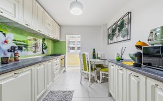 Apartament spațios cu 4 camere - renovat modern, mobilat și utilat - Poză 1