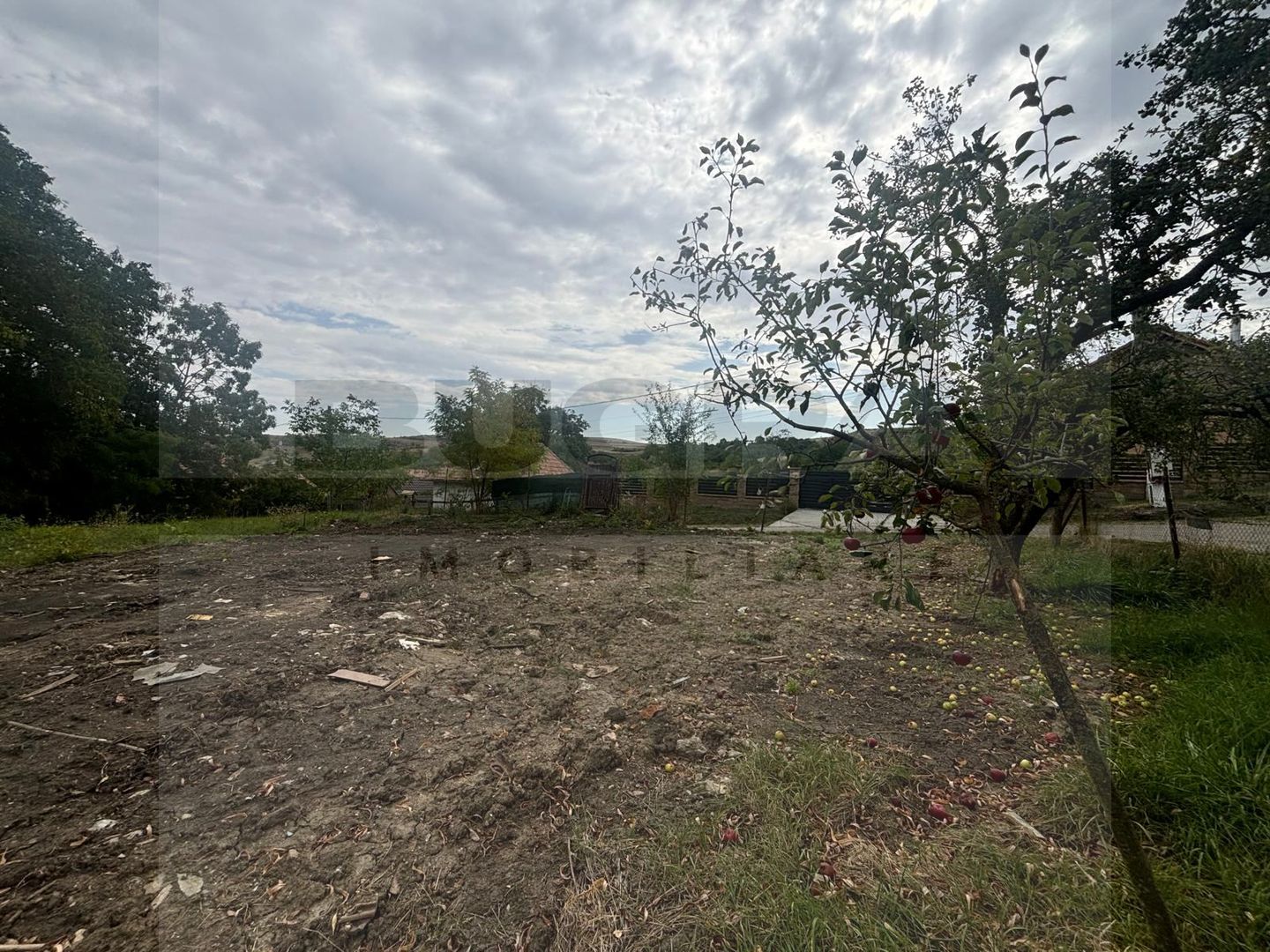 Teren intravilan - 660 mp, utilitati, 15 km de oras - Boju - Poză 3