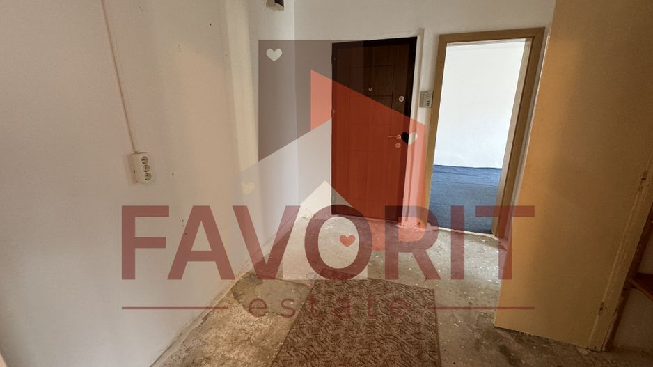 Decomandat. Model spatios. Disponibil imediat. Etaj intermediar. - Poză 4