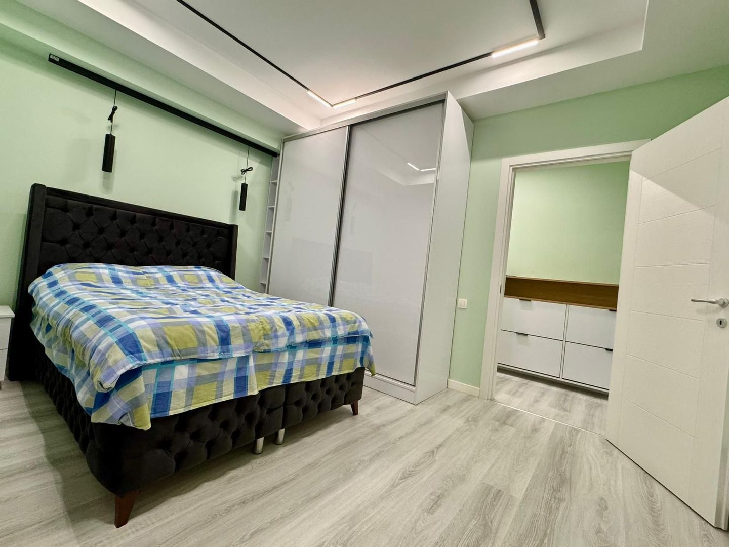 COSMOPOLIS - Apartament cu 3 camere si gradina, mobilat si utilat. - Poză 8