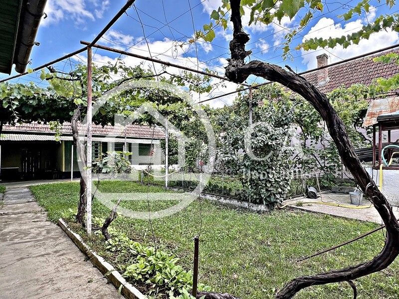 Casă de vânzare cu 3 camere în Ineu de Criș, Bihor - Poză 2