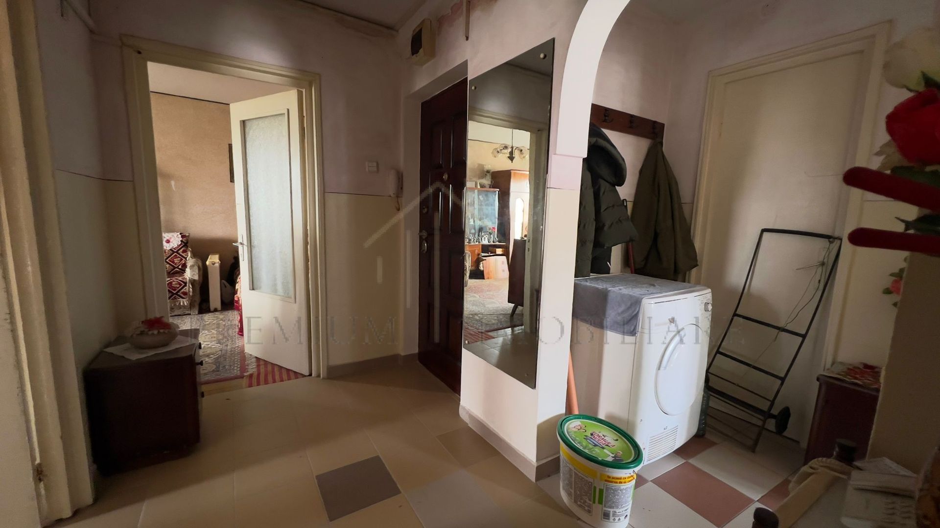 Apartament cu 3 camere - Pajura - Poză 9