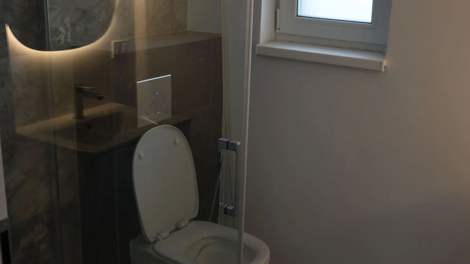 Casă / Vilă cu 4 camere de vânzare în Berceni - Poză 10