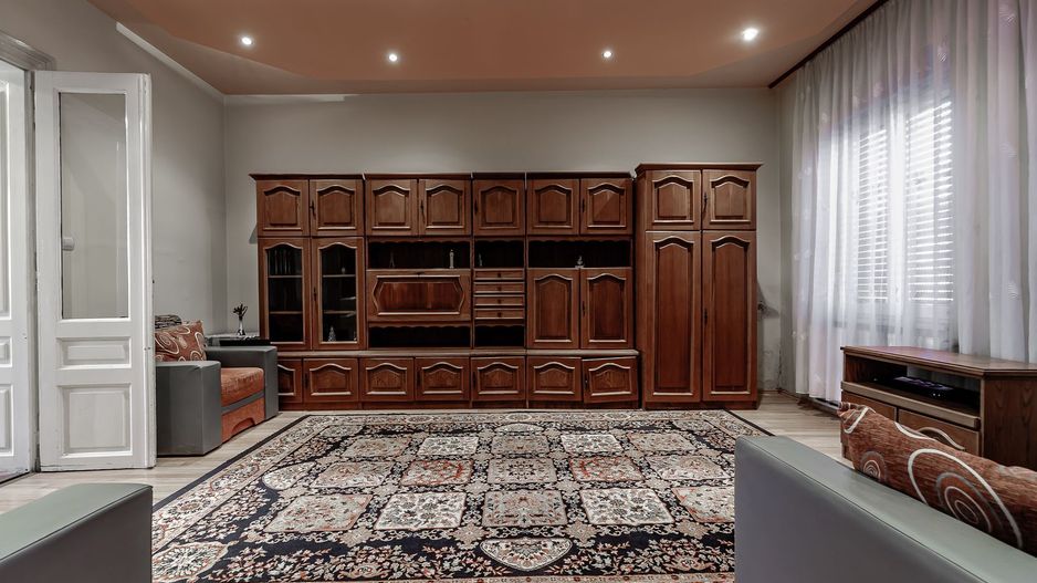 Locuință spațioasă cu grădină mare în Aradul Nou, calea Timișorii - Poză 2