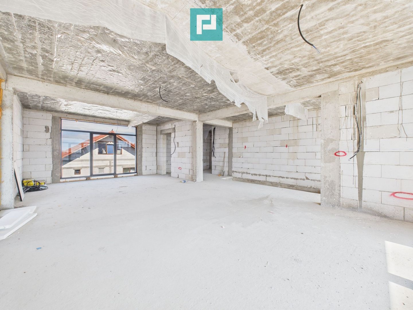 Casa cu etaj la gri in Zimandul Nou - Poză 4