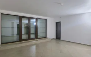 9 camere, 5 bai, spatiu hobby, gradina, garaj,locatie buna - Poză 15