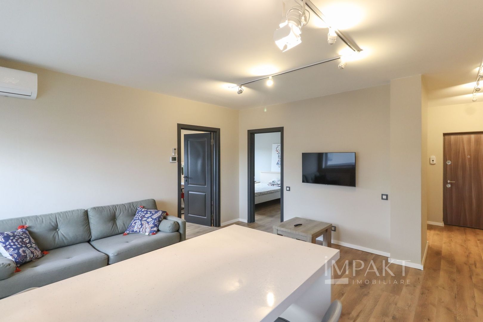 Apartament cu 3 camere de inchiriat, zona VIVO! - Poză 4
