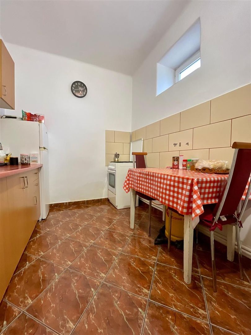 Casa cu 4 camere si livada la 25 km de Oradea - Poză 10