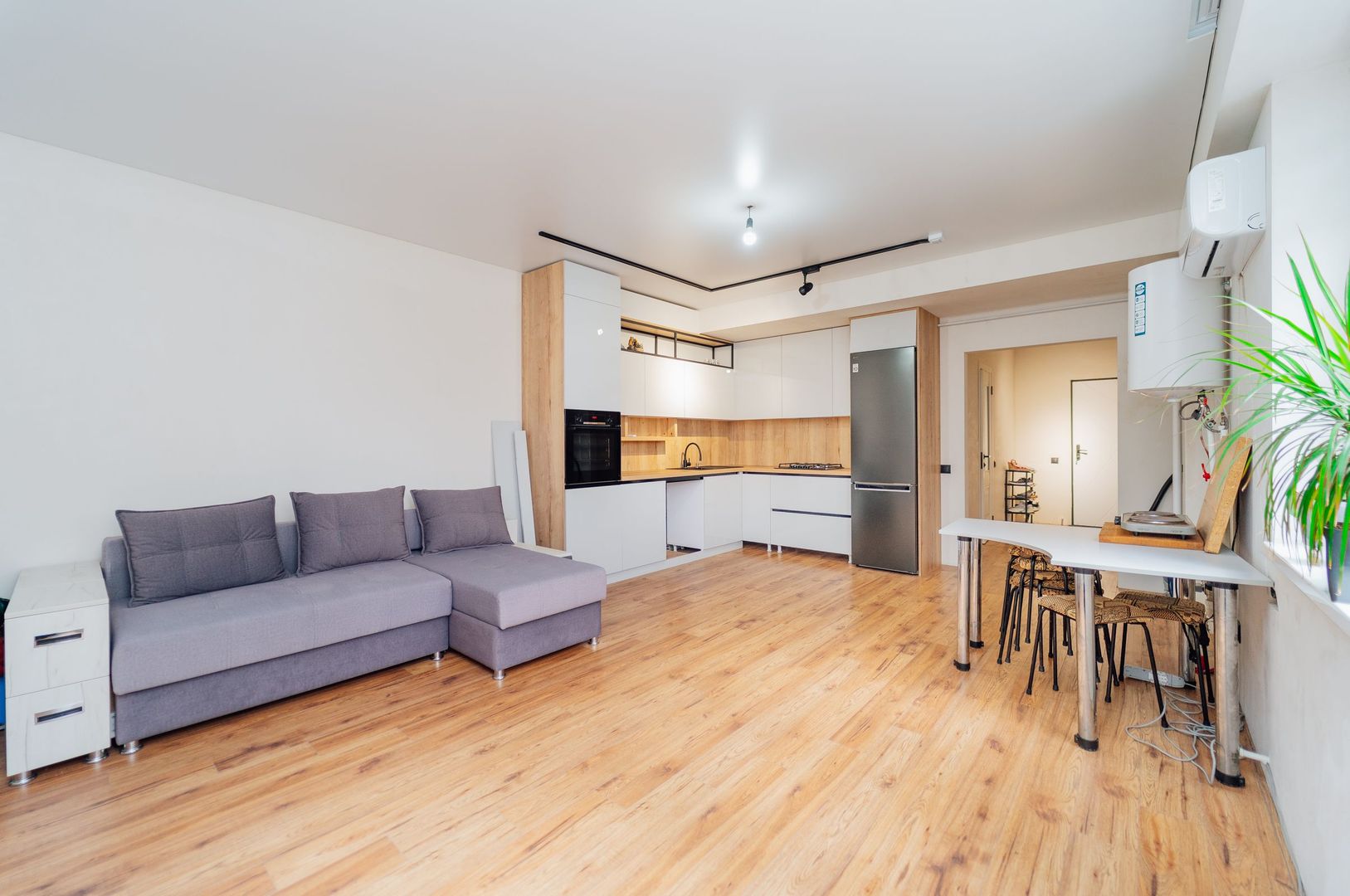 Se vinde apartament pe str. Dacia - Poză 1