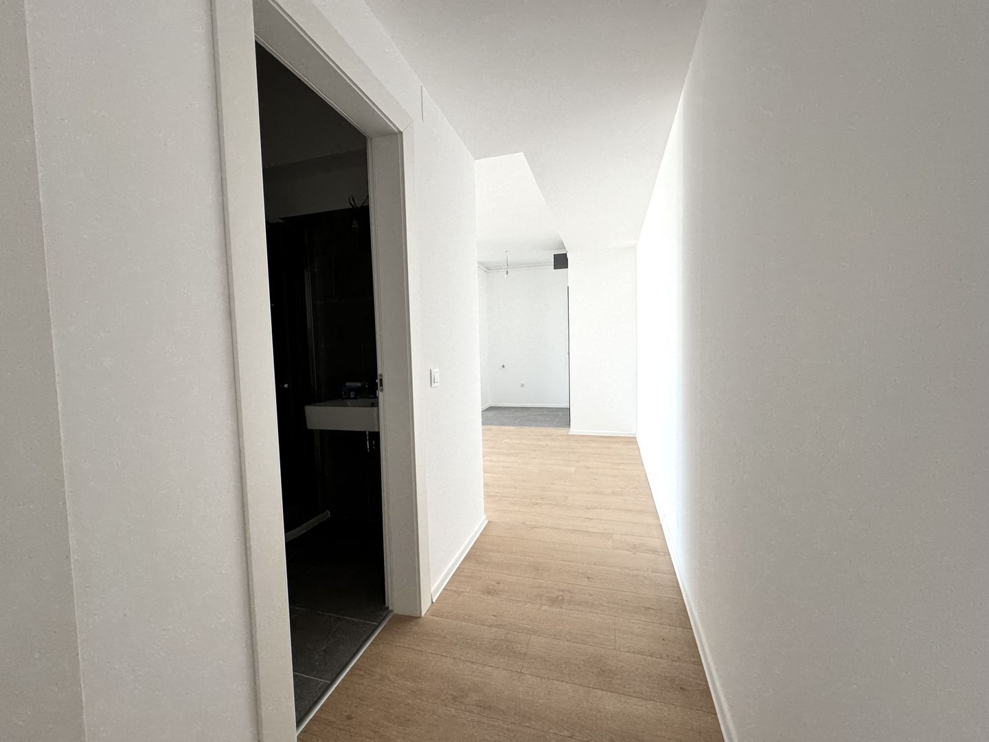 3 camere 76 mp SU + Balcon 6.5mp - Zona Lac Straulesti-Mall Colosseum - Poză 3
