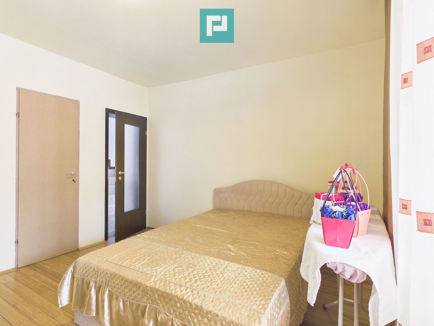 Casă individuală 8 camere - Dudeștii Noi - Poză 11