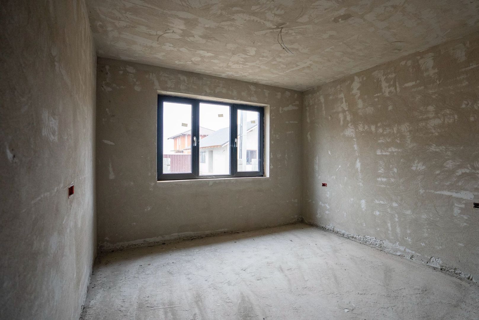 CASA NOUA SEMIFINISATA IN CIHEI CU 3 CAMERE - Poză 7