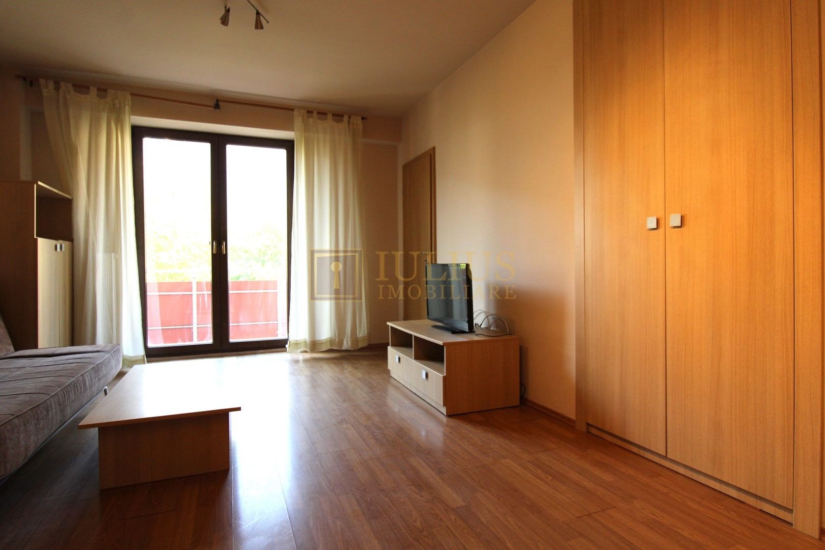 Centrala proprie, bucatarie inchisa si balcon spatios; posibilitate decontare - Poză 4