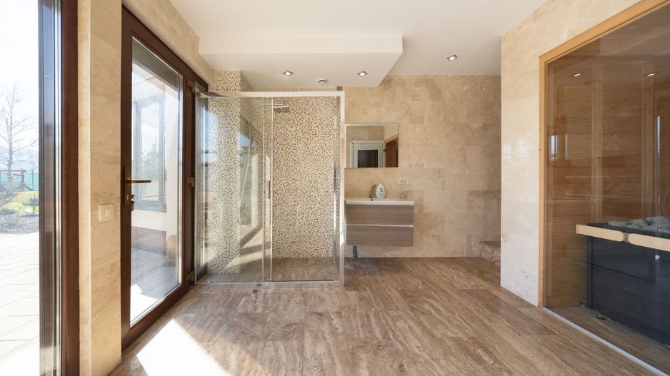 Casa 6 dormitoare+4 bai -1500 mp teren-Sacele - Poză 42