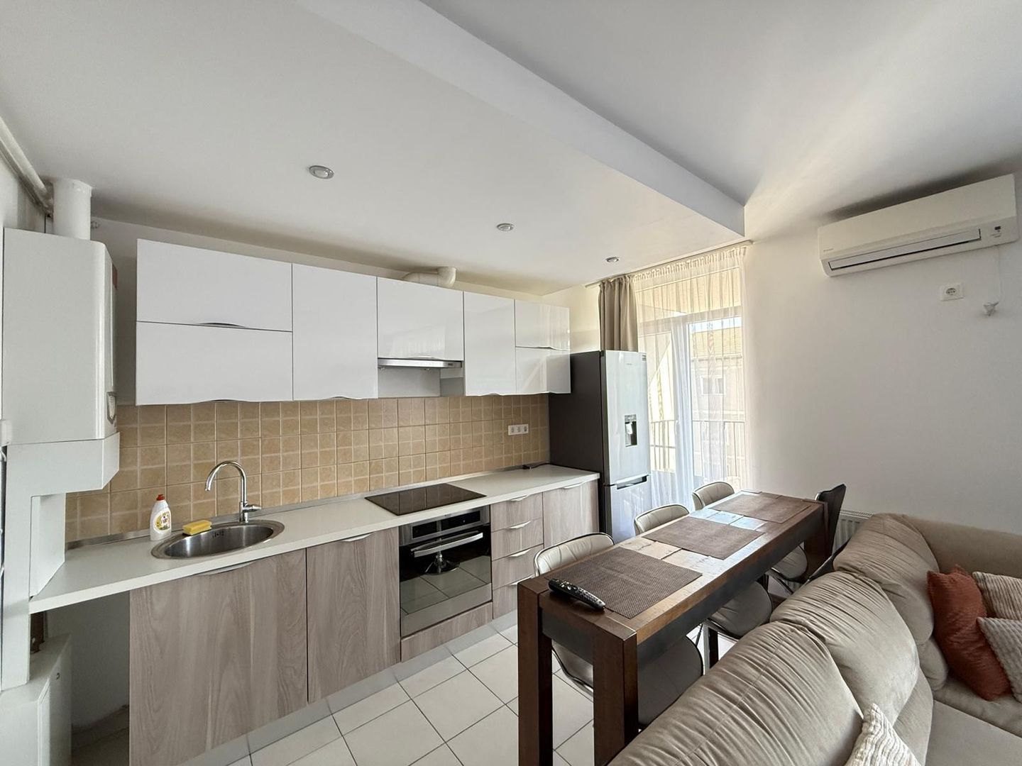 Complex Uranus. Balcon mare. Loc de parcare subteran. - Poză 4