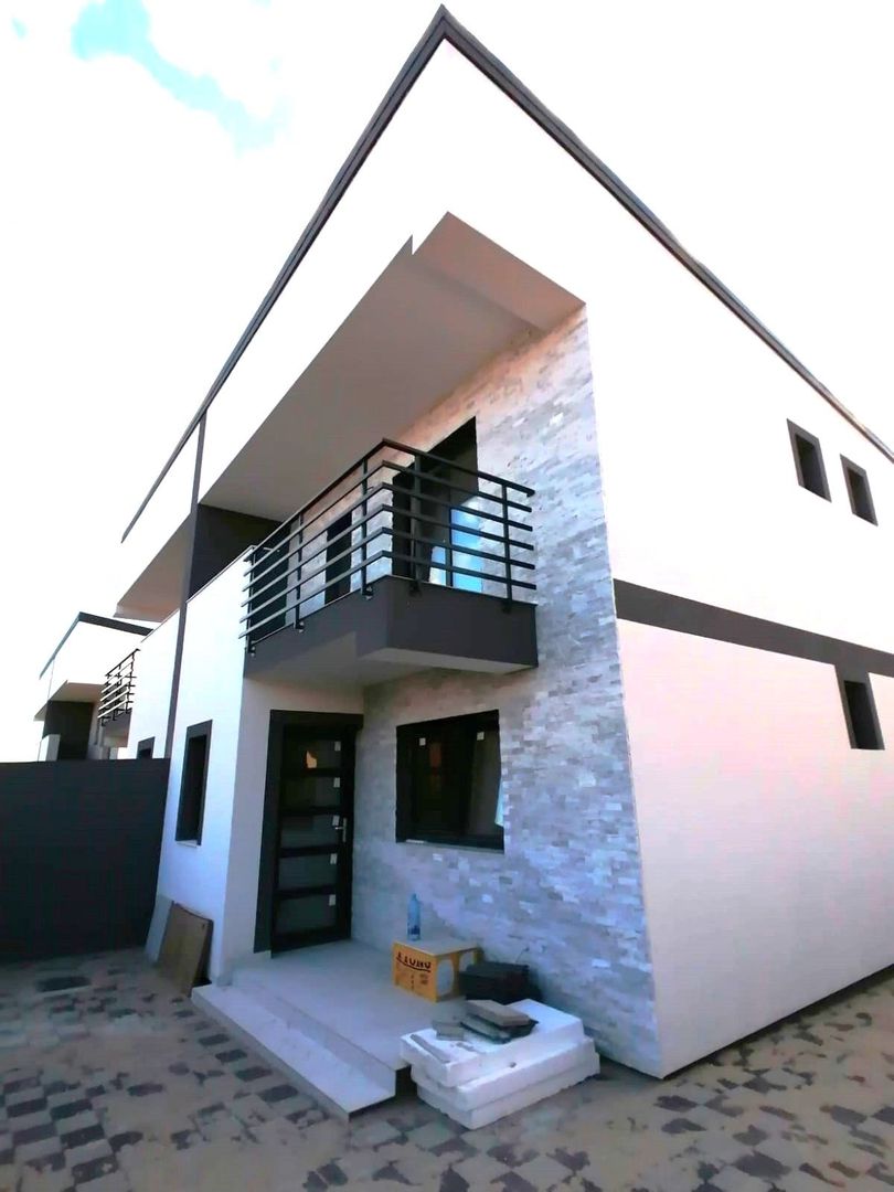 Confort, stil și liniște – vilă duplex modernă în Berceni - Poză 3