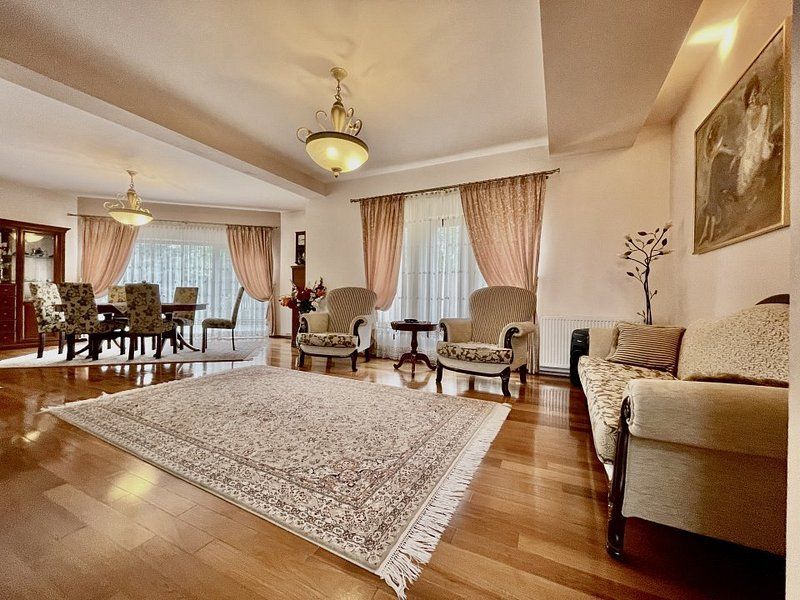 Design clasic, pozitie centrală - casă  în Dumbrăvita - Poză 1